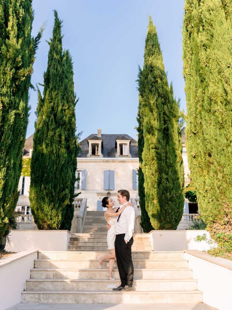 couple photos at sunset at Domaine de la Fauconnie in Dordogne